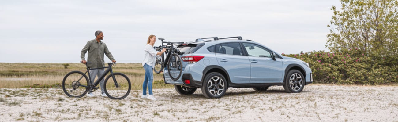 Man and woman loading their bikes onto a Thule bike vehicle racks